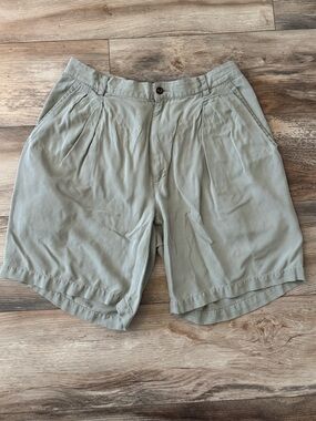 Tommy Bahama 100% Silk Men’s Shorts Light Green Size 34 Pleated